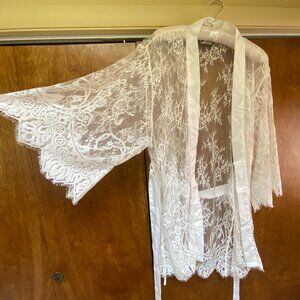 Short, lace dressing gown